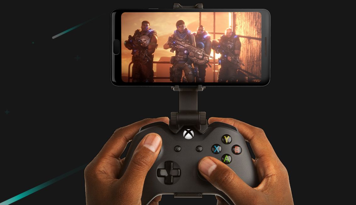 An Xbox controller clipped to an Android device for game streaming.